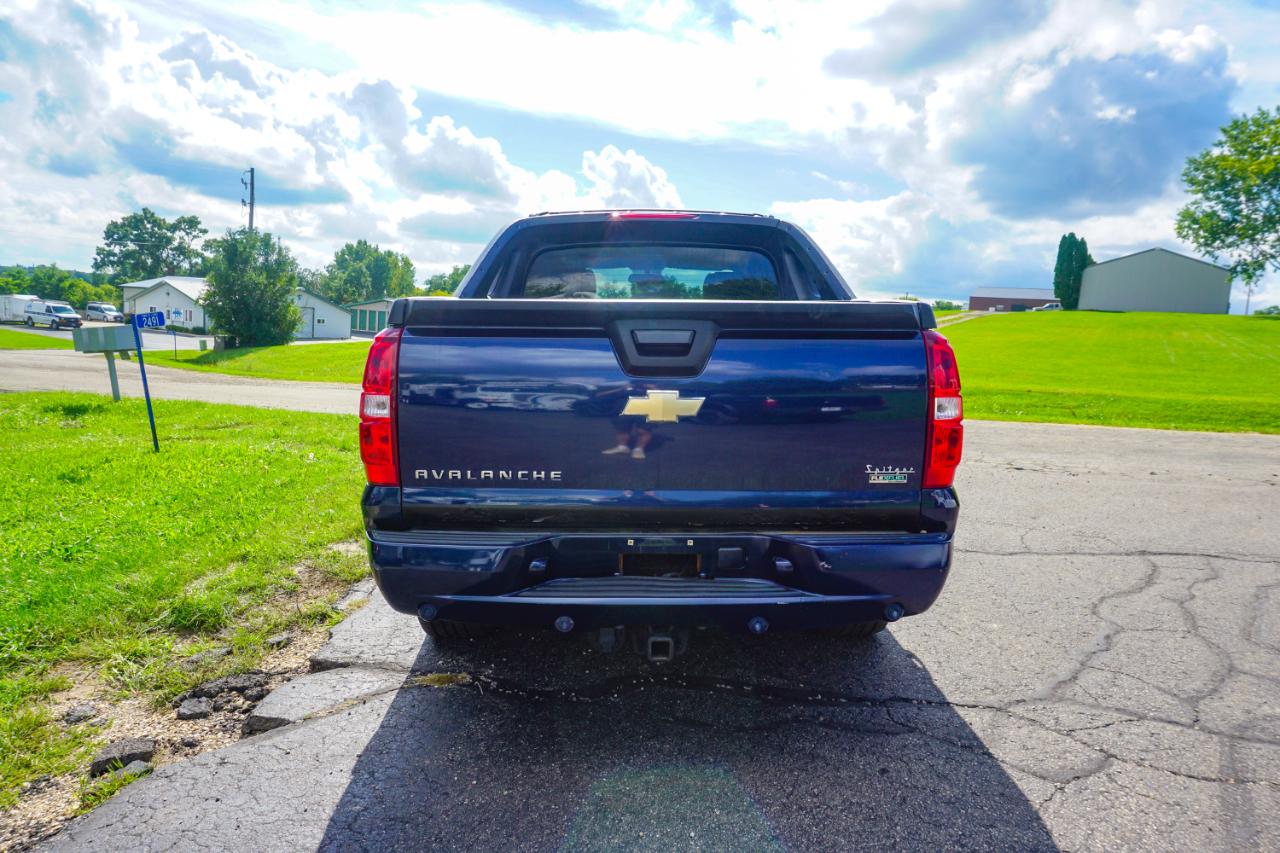 Chevrolet Avalanche 4WD Crew Cab LT 2011