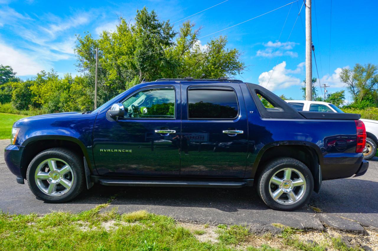 Chevrolet Avalanche 4WD Crew Cab LT 2011
