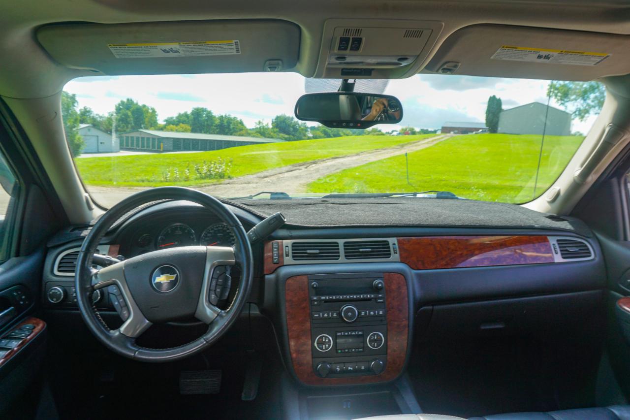 Chevrolet Avalanche 4WD Crew Cab LT 2011