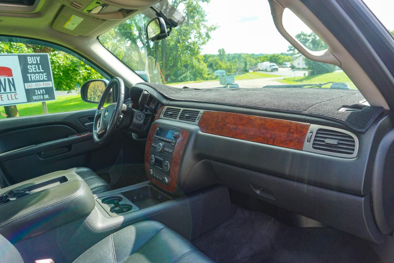 Chevrolet Avalanche 4WD Crew Cab LT 2011