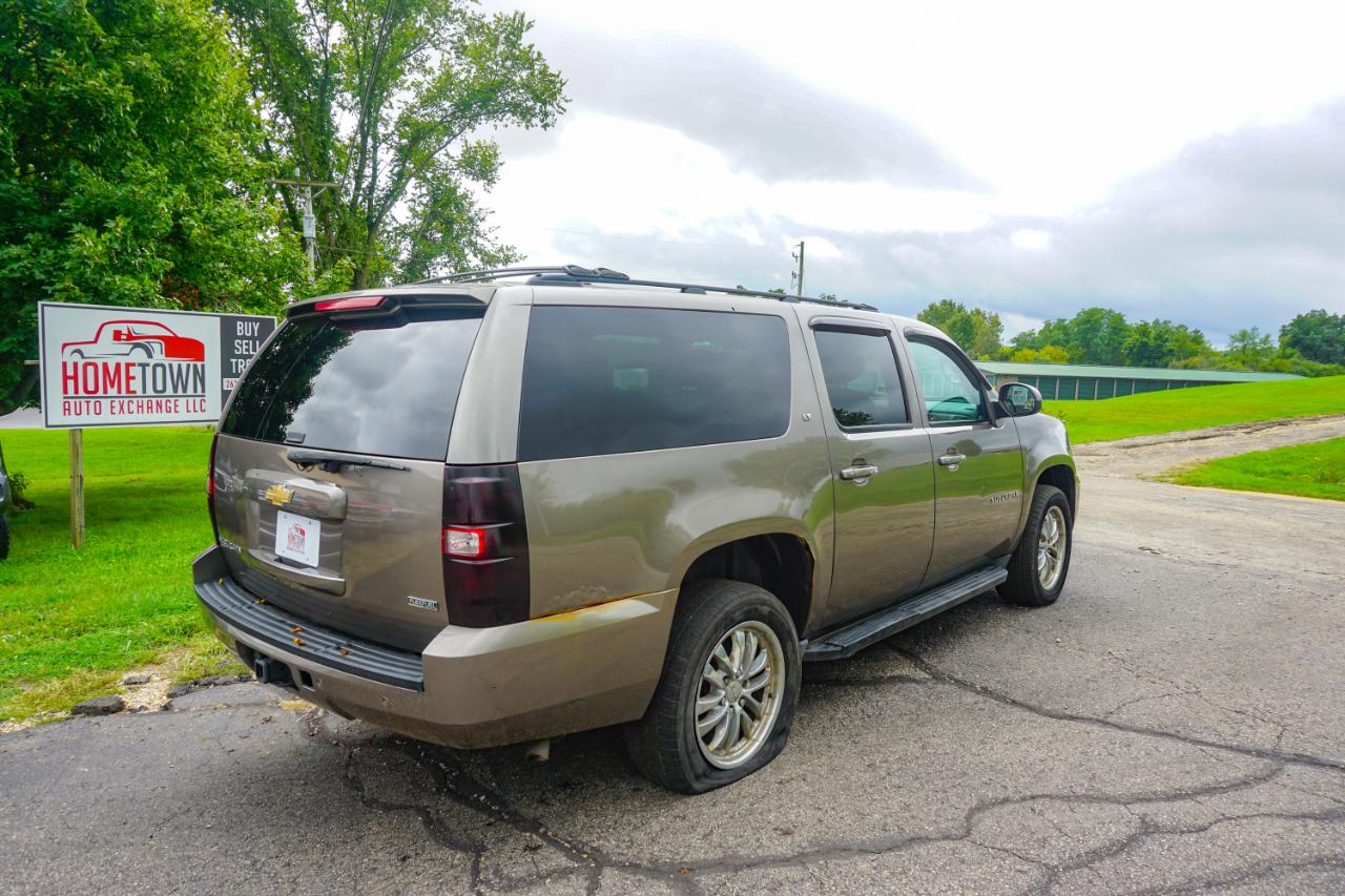 Chevrolet Suburban 4WD 4dr 1500 LT 2011