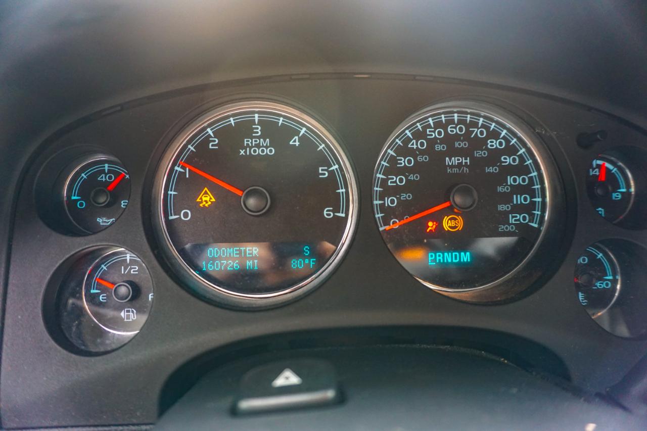 Chevrolet Suburban 4WD 4dr 1500 LT 2011