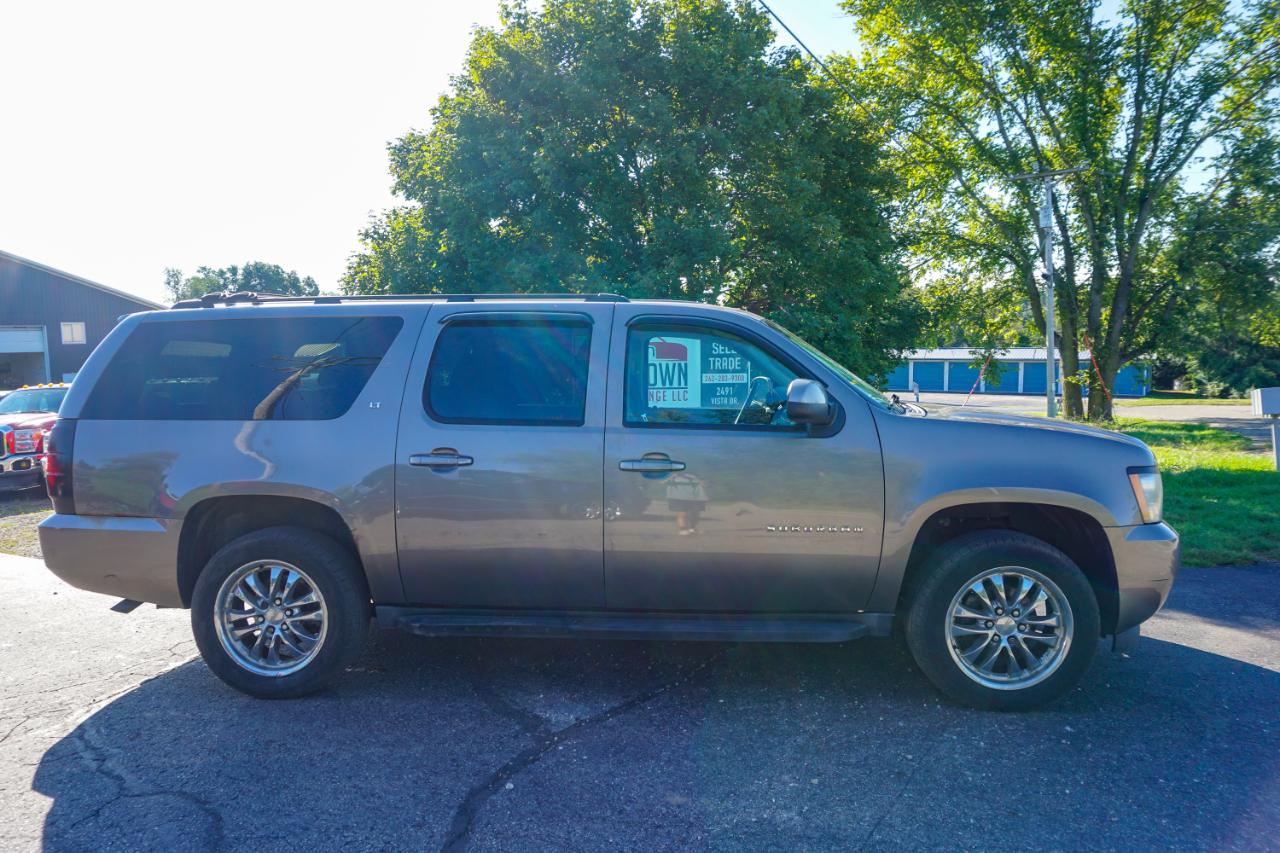 Chevrolet Suburban 4WD 4dr 1500 LT 2011