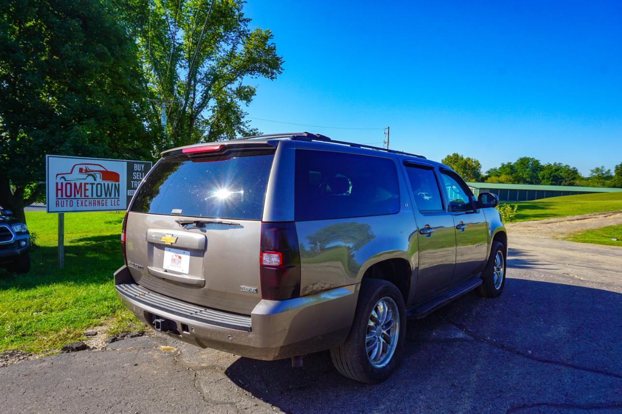 Chevrolet Suburban 4WD 4dr 1500 LT 2011