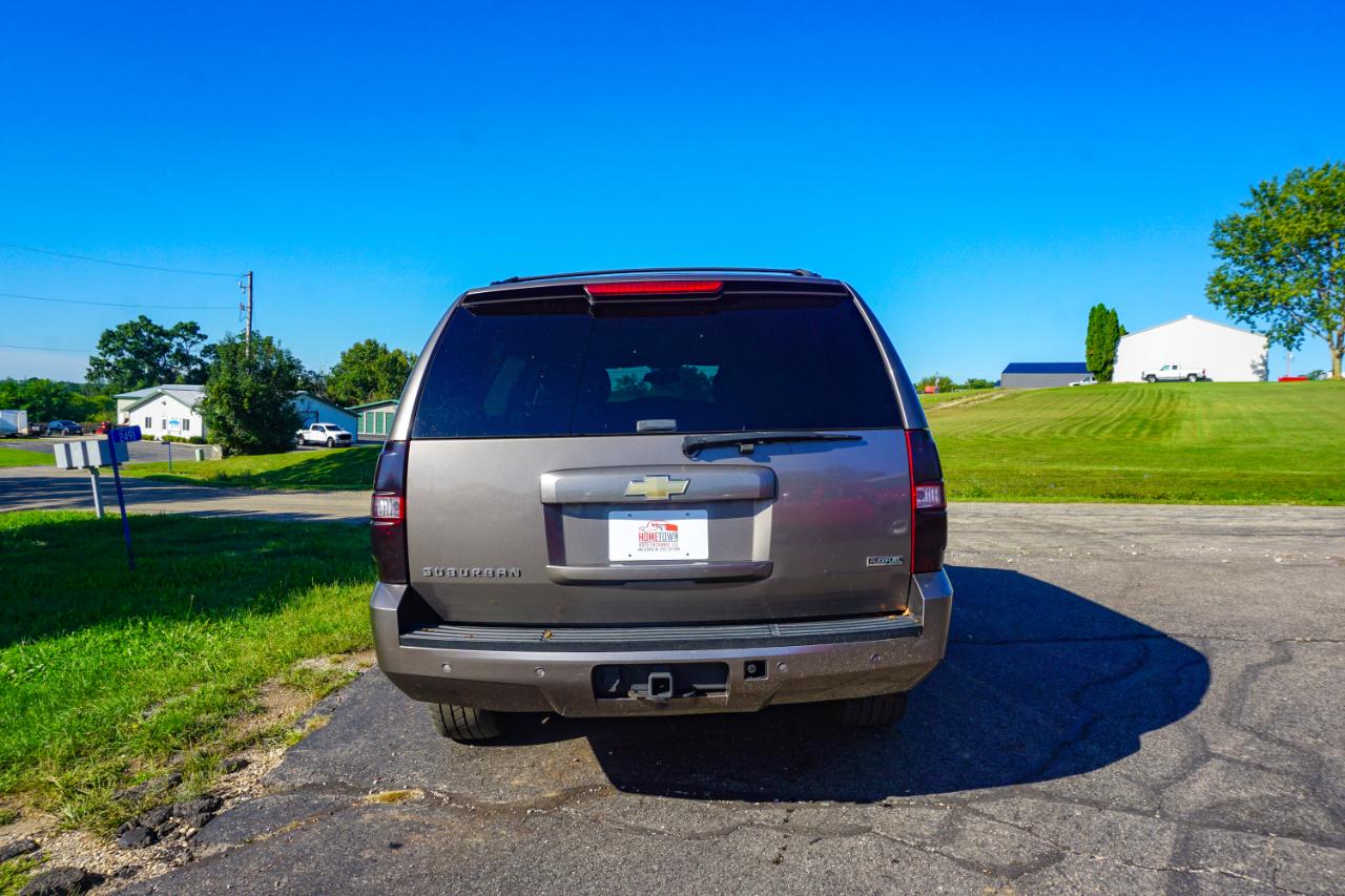 Chevrolet Suburban 4WD 4dr 1500 LT 2011