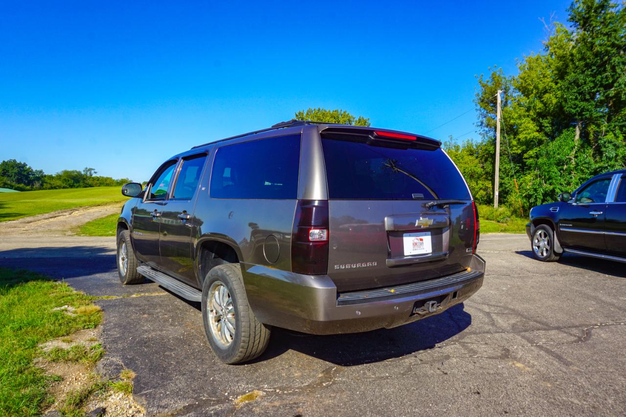 Chevrolet Suburban 4WD 4dr 1500 LT 2011