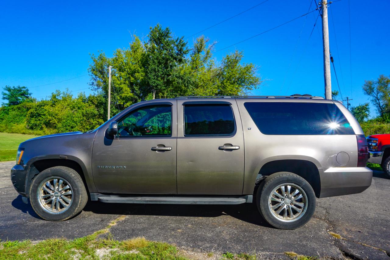 Chevrolet Suburban 4WD 4dr 1500 LT 2011