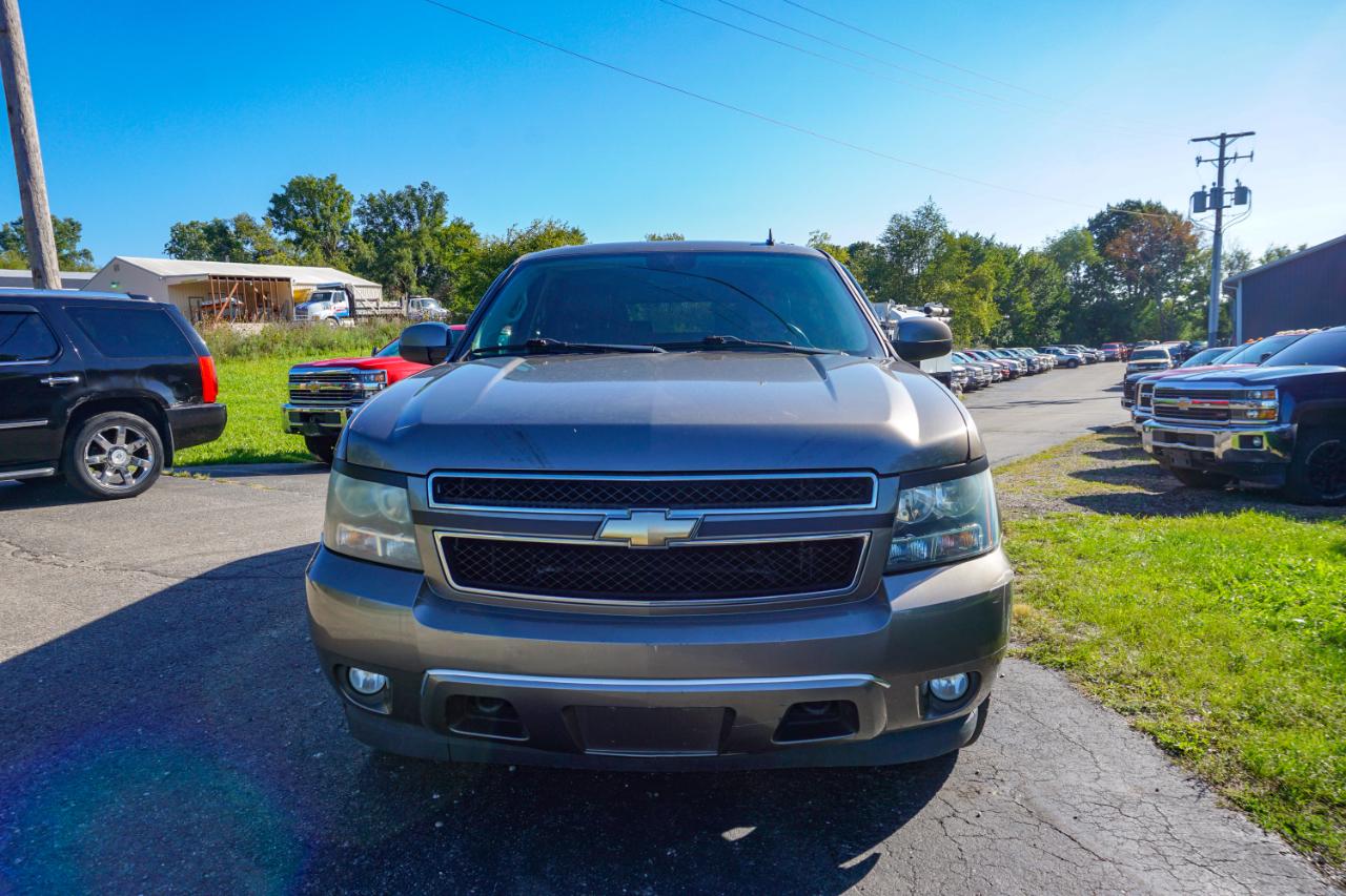 Chevrolet Suburban 4WD 4dr 1500 LT 2011