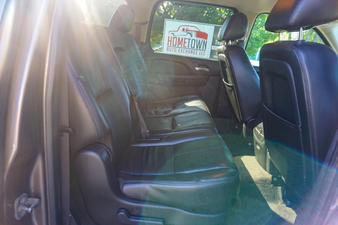 Chevrolet Suburban 4WD 4dr 1500 LT 2011