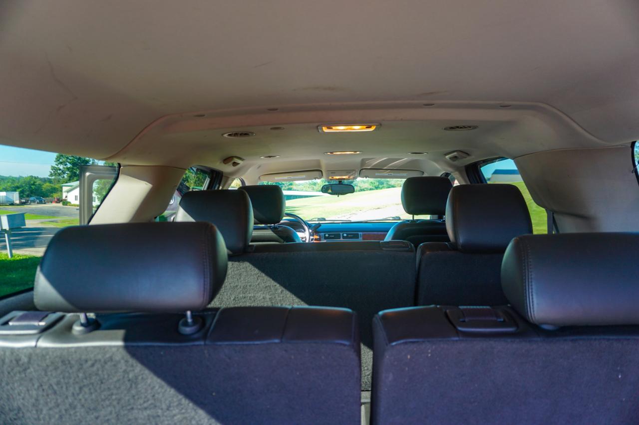 Chevrolet Suburban 4WD 4dr 1500 LT 2011
