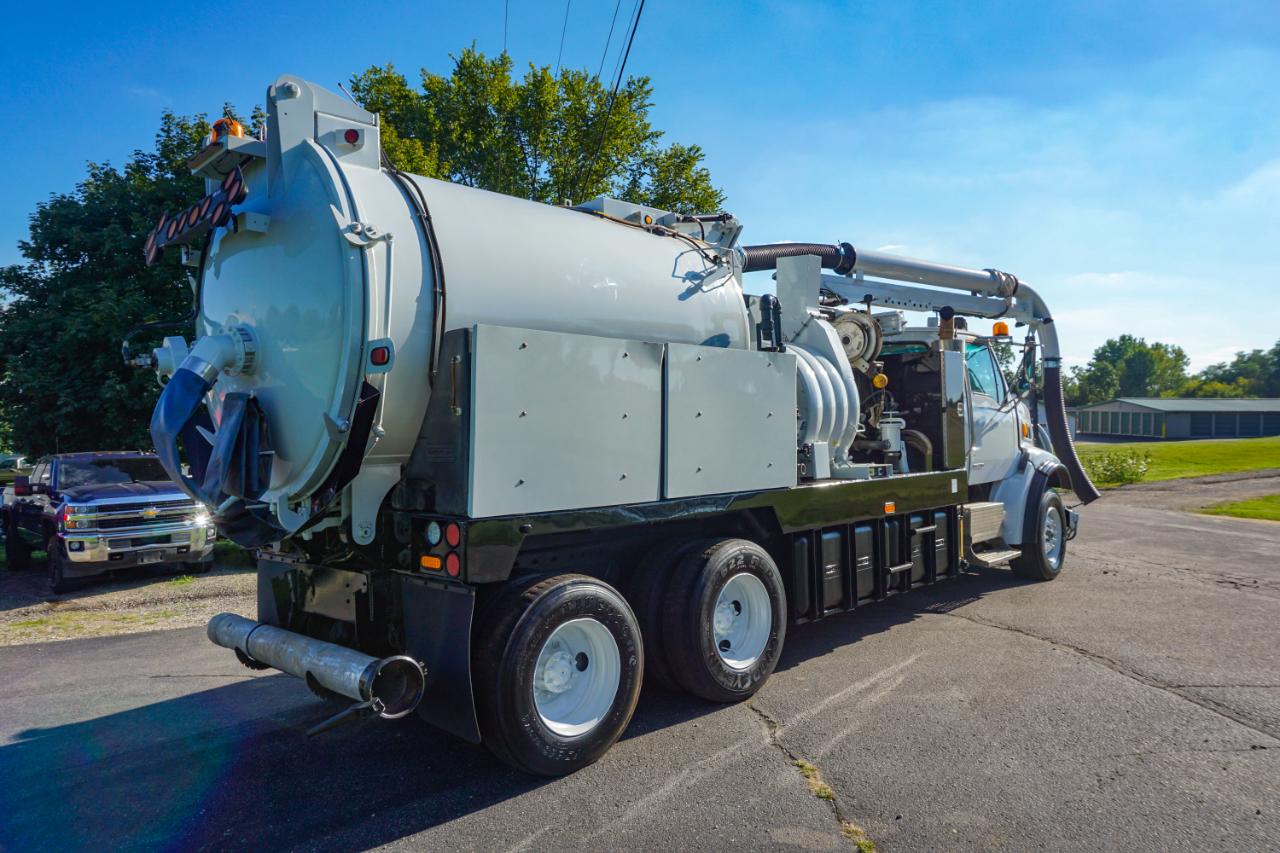 Sterling M8500 Acterra  2005