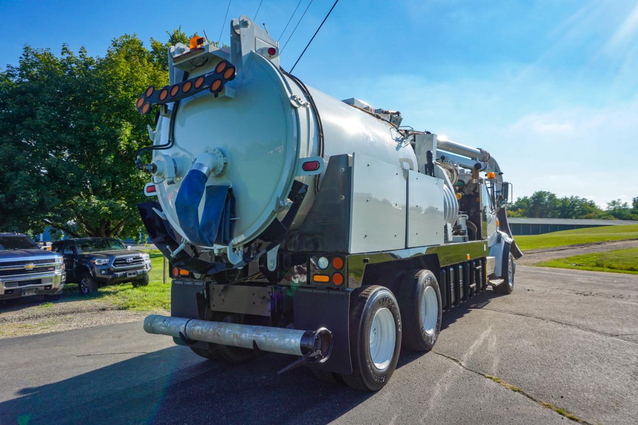 Sterling M8500 Acterra  2005