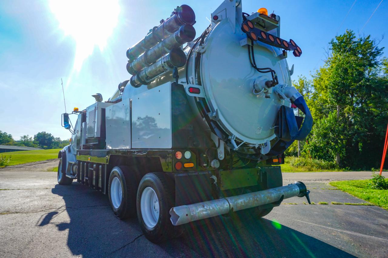 Sterling M8500 Acterra  2005