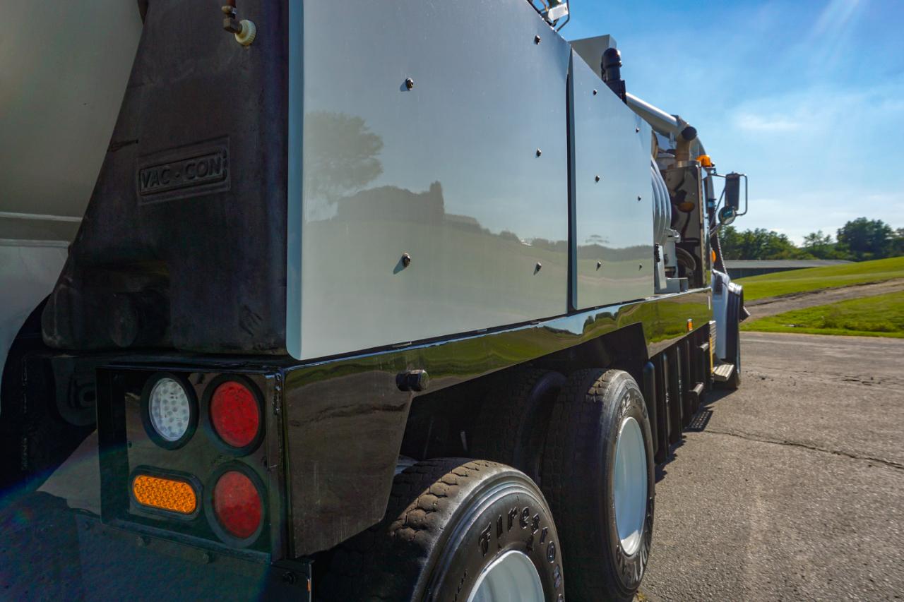 Sterling M8500 Acterra  2005