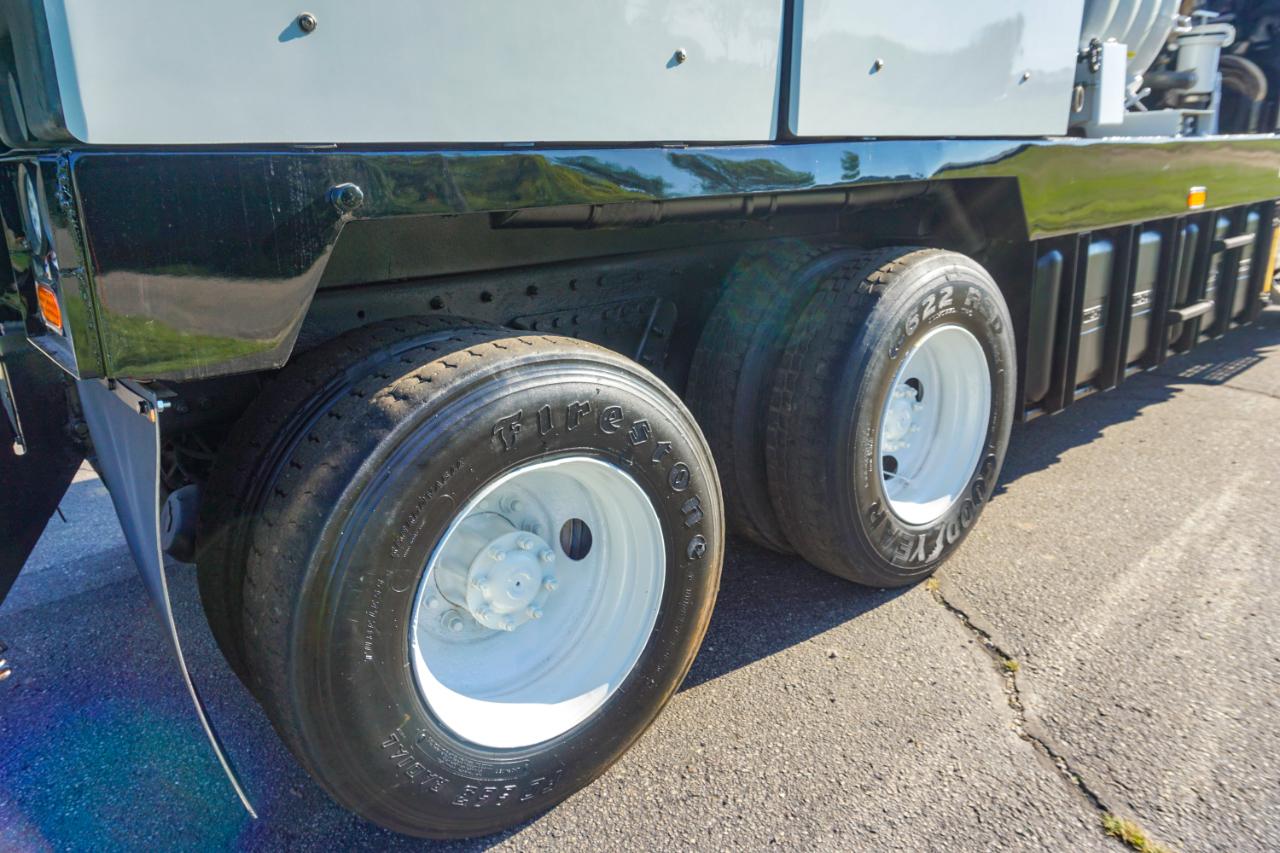 Sterling M8500 Acterra  2005
