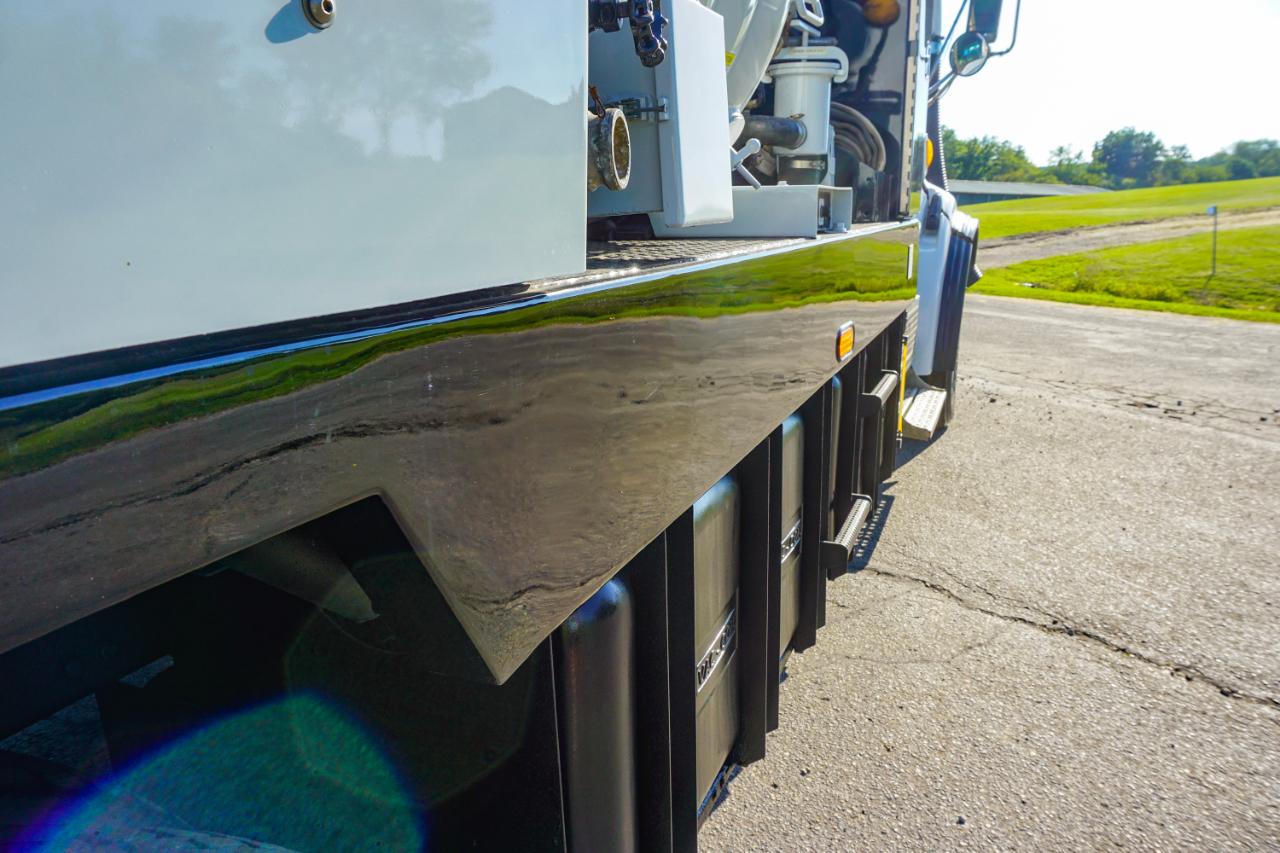 Sterling M8500 Acterra  2005