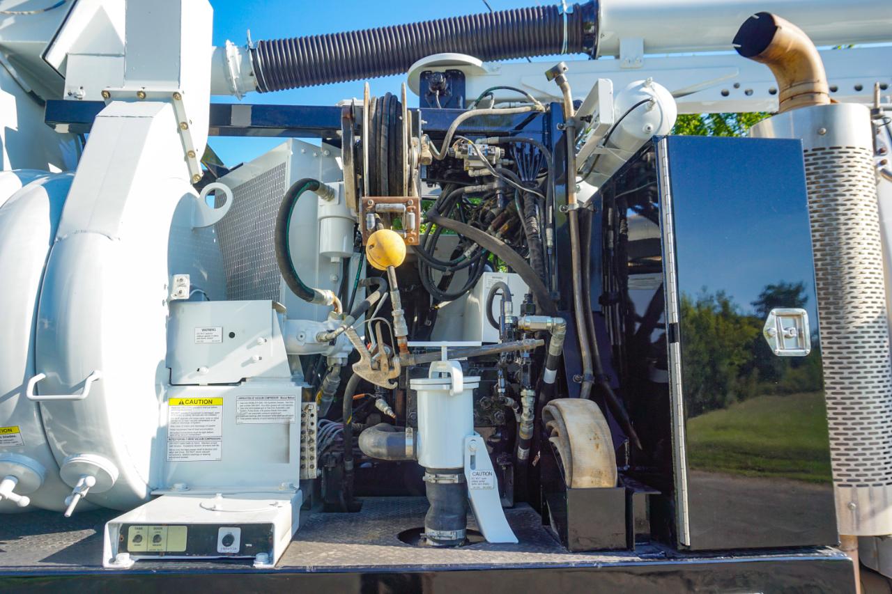 Sterling M8500 Acterra  2005