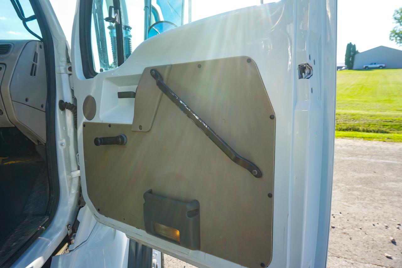Sterling M8500 Acterra  2005
