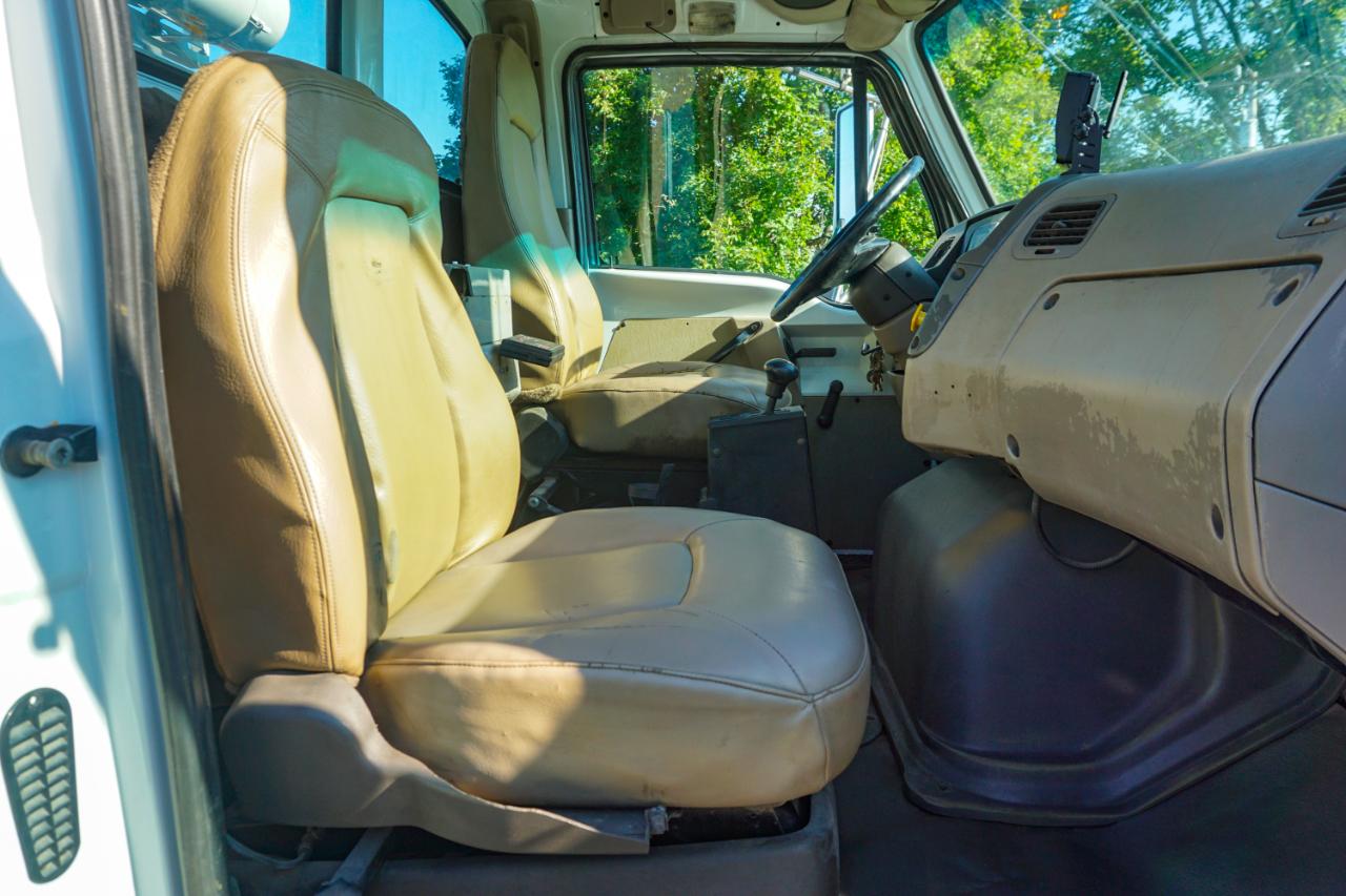 Sterling M8500 Acterra  2005