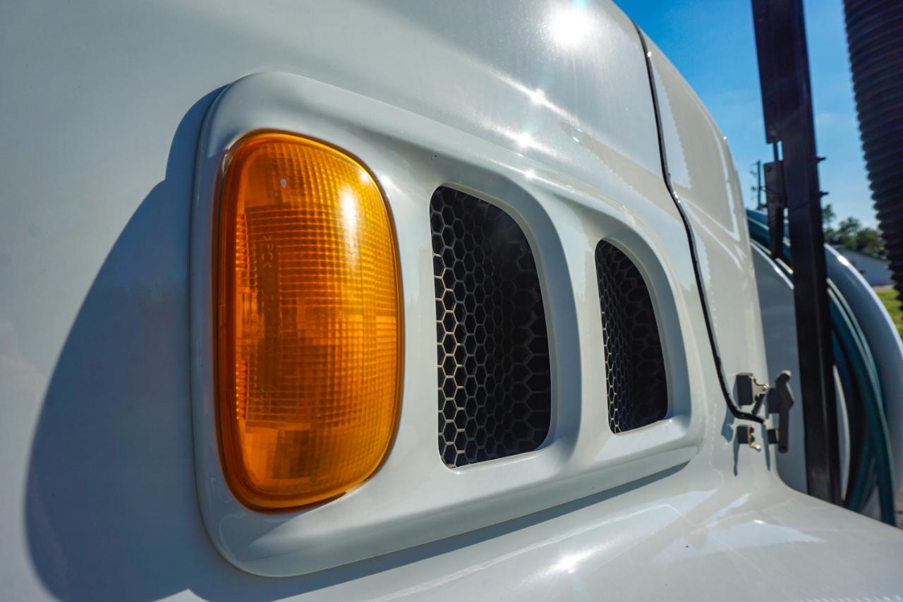 Sterling M8500 Acterra  2005