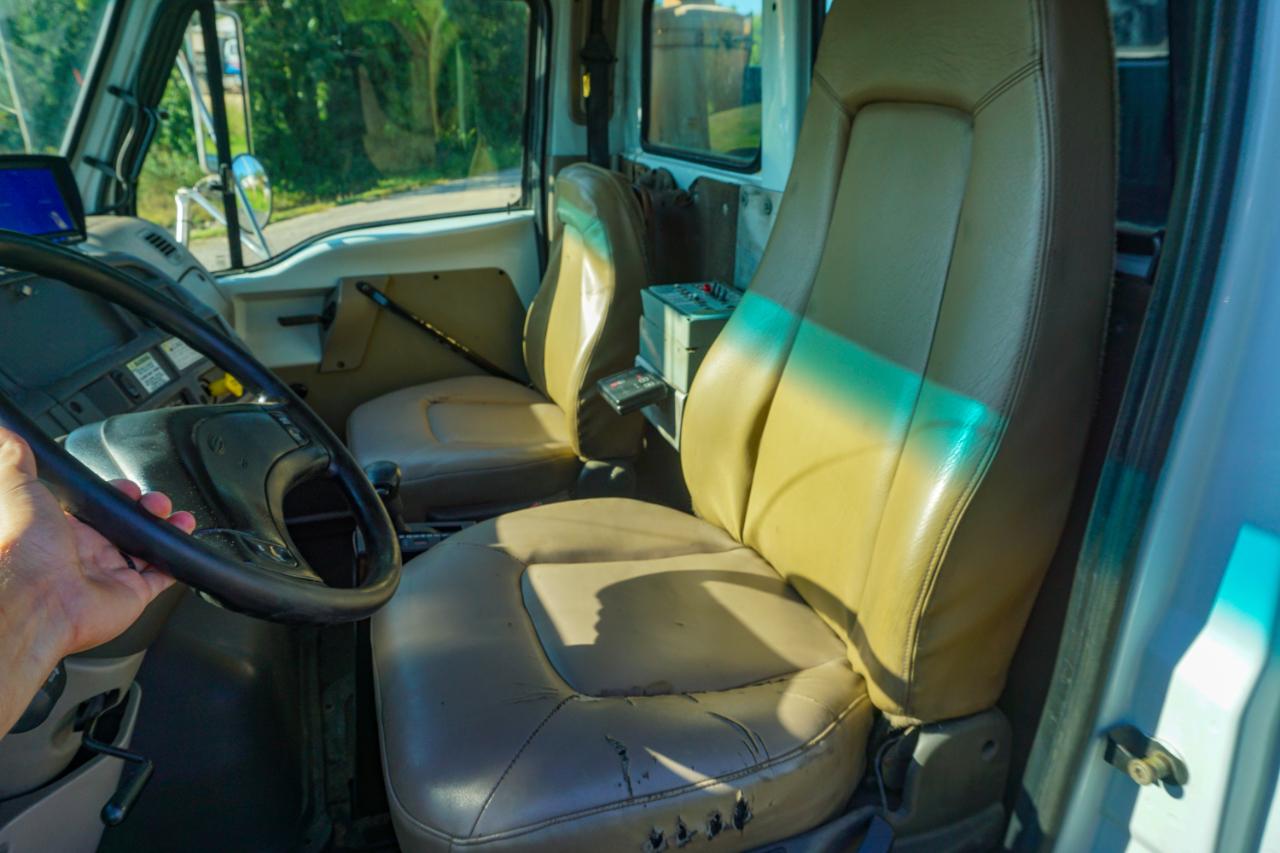 Sterling M8500 Acterra  2005