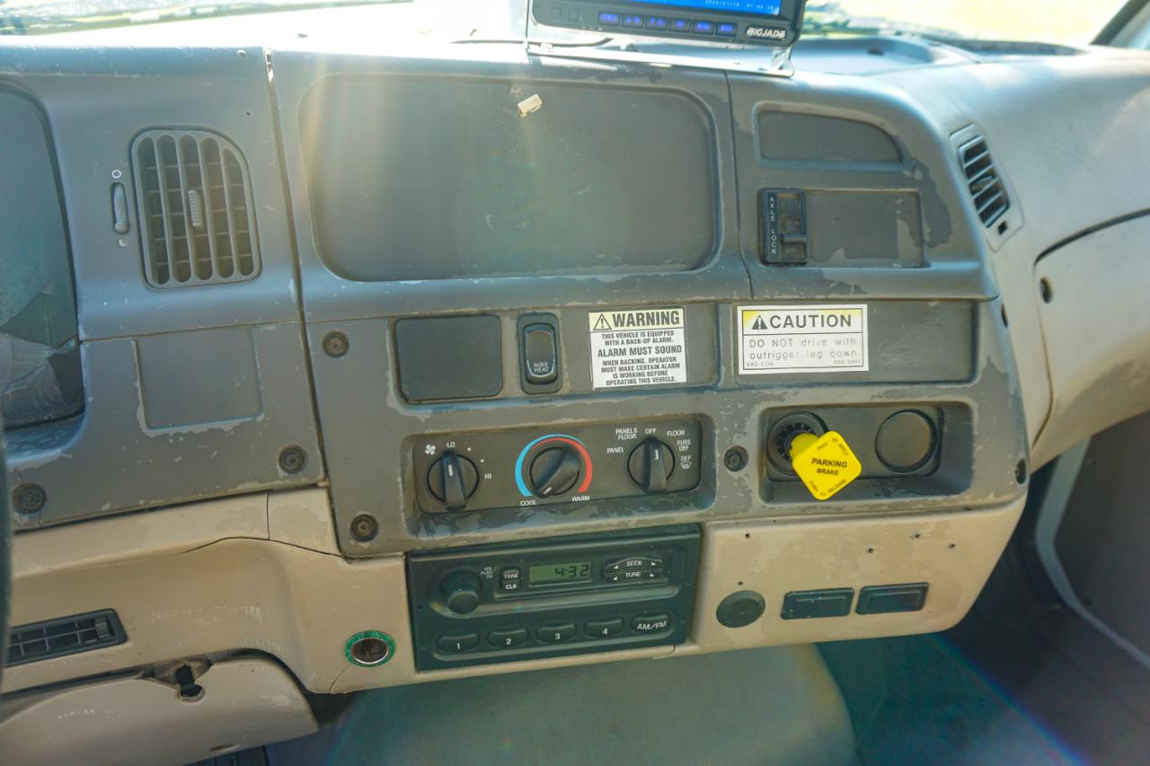 Sterling M8500 Acterra  2005