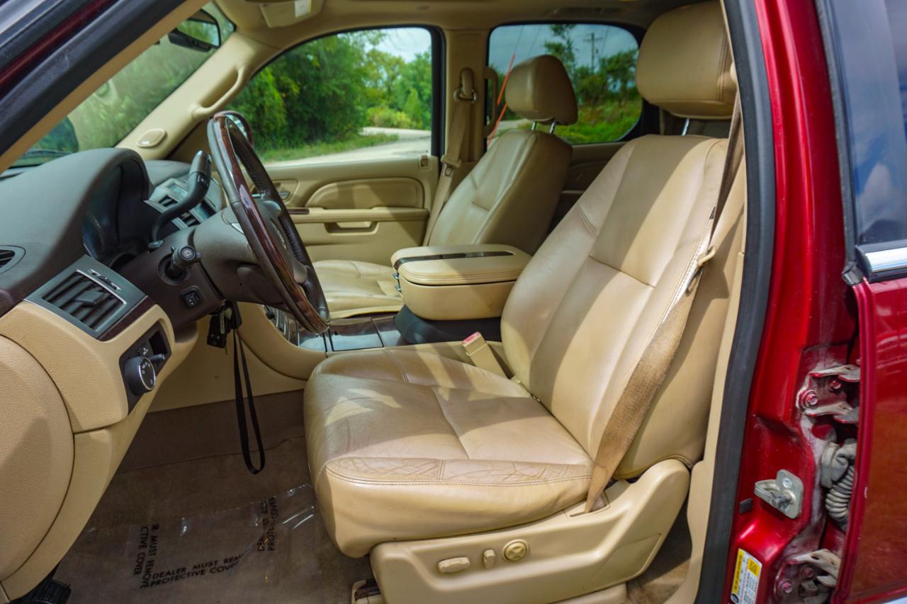 Cadillac Escalade AWD 4dr Luxury 2010