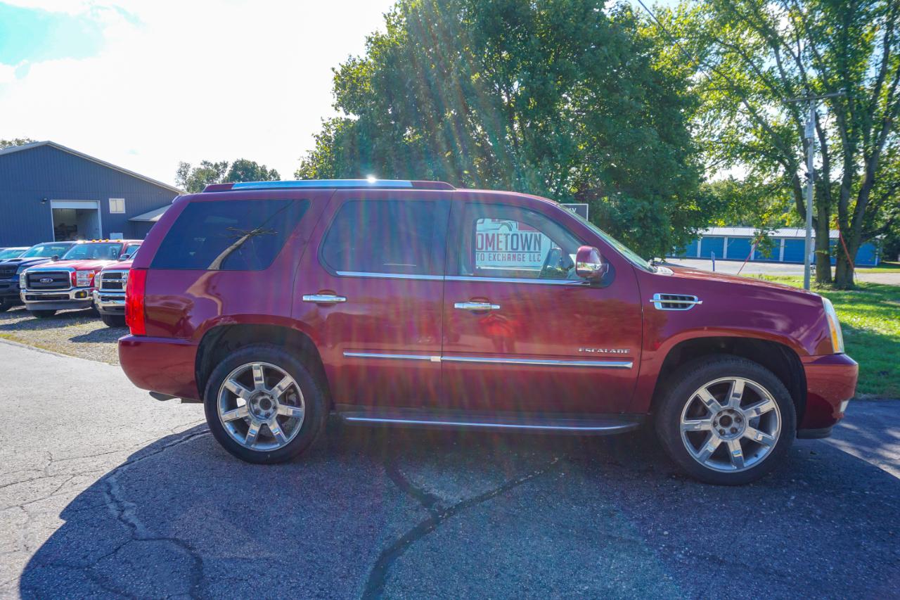 Cadillac Escalade AWD 4dr Luxury 2010