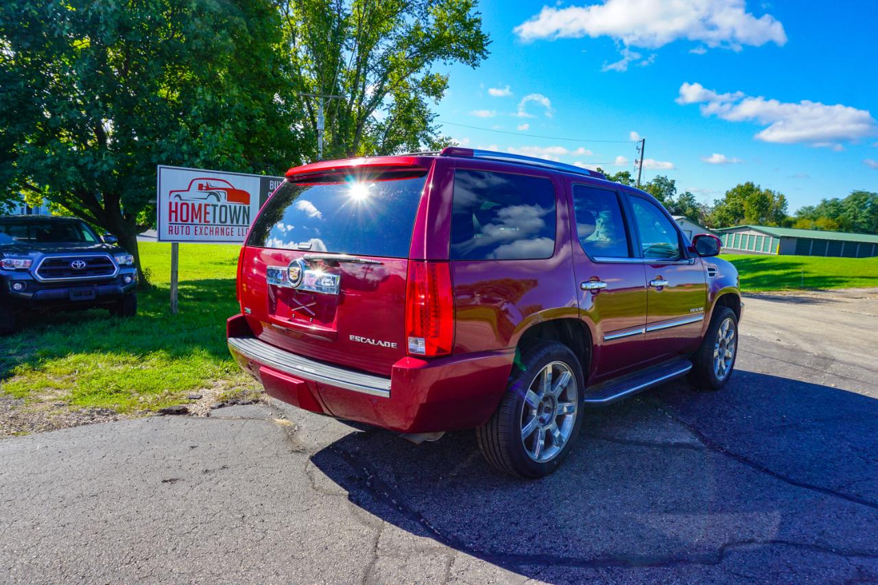 Cadillac Escalade AWD 4dr Luxury 2010
