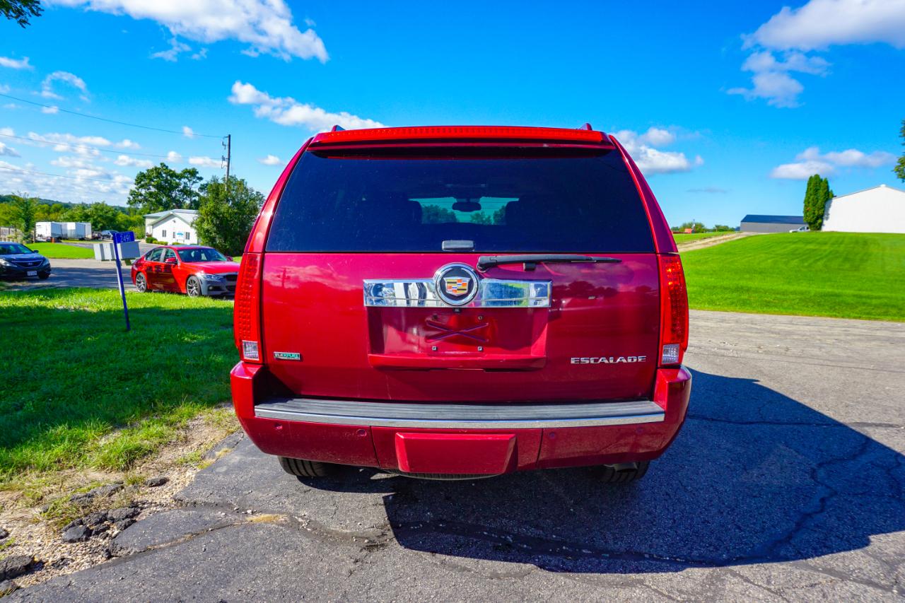Cadillac Escalade AWD 4dr Luxury 2010