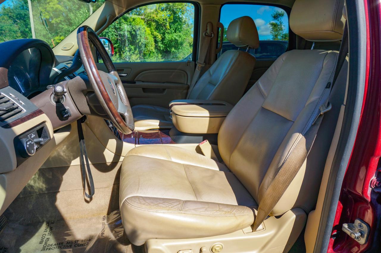 Cadillac Escalade AWD 4dr Luxury 2010