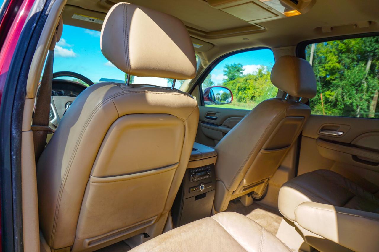 Cadillac Escalade AWD 4dr Luxury 2010