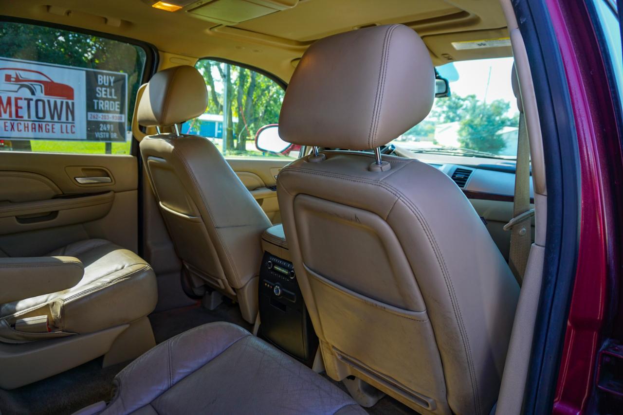Cadillac Escalade AWD 4dr Luxury 2010