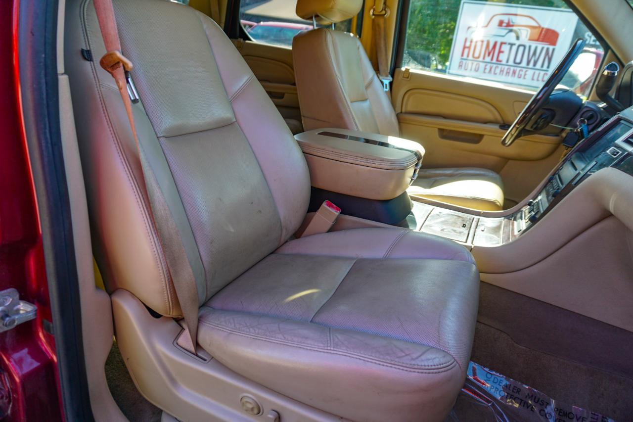 Cadillac Escalade AWD 4dr Luxury 2010