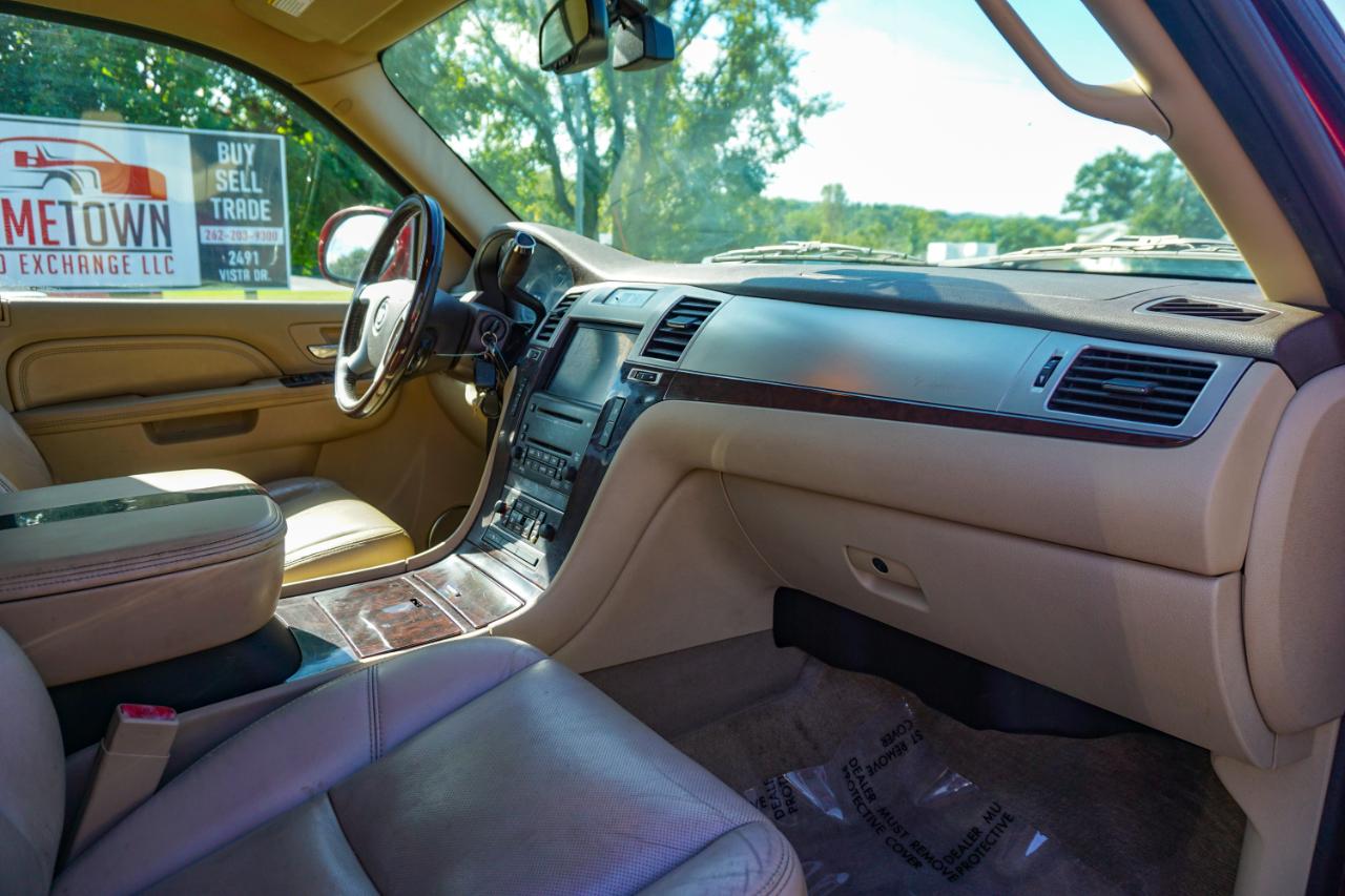 Cadillac Escalade AWD 4dr Luxury 2010