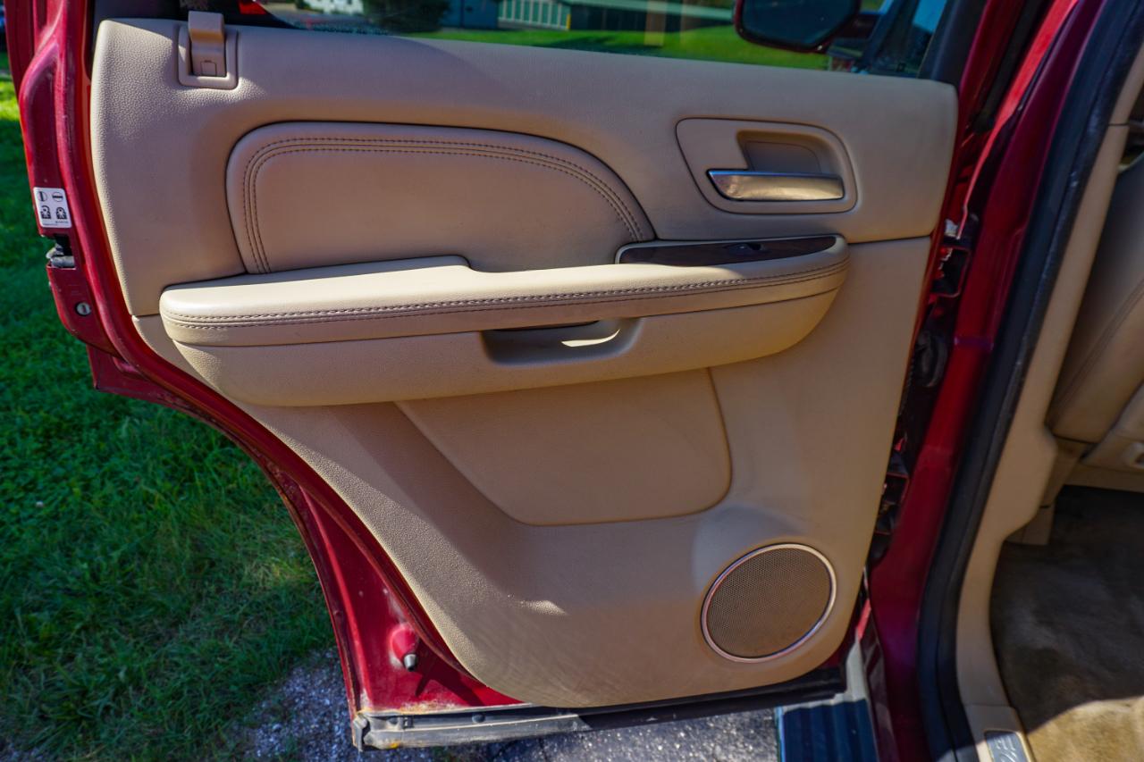 Cadillac Escalade AWD 4dr Luxury 2010