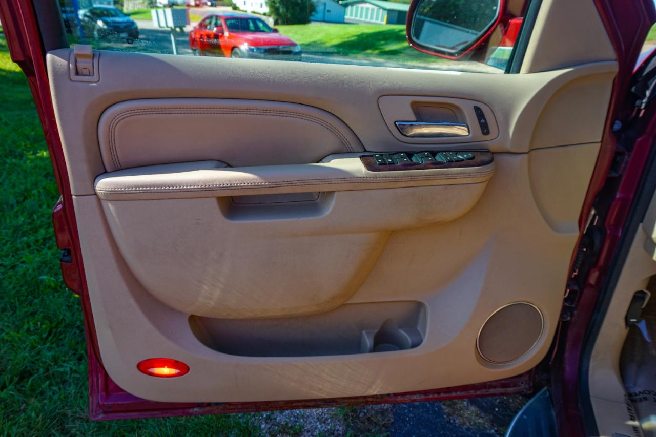 Cadillac Escalade AWD 4dr Luxury 2010