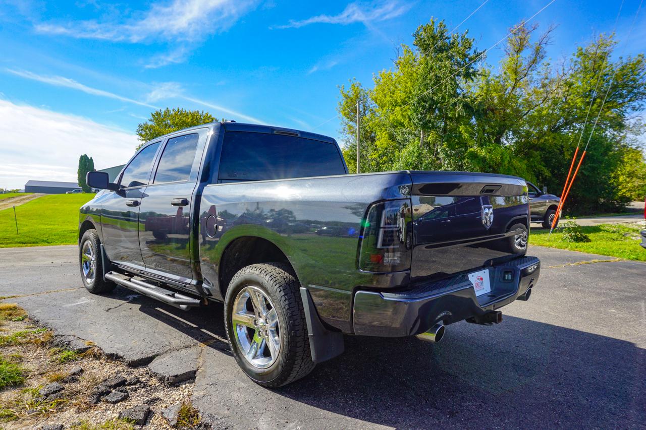 RAM 1500 Express 4x4 Crew Cab 5'7" Box 2017