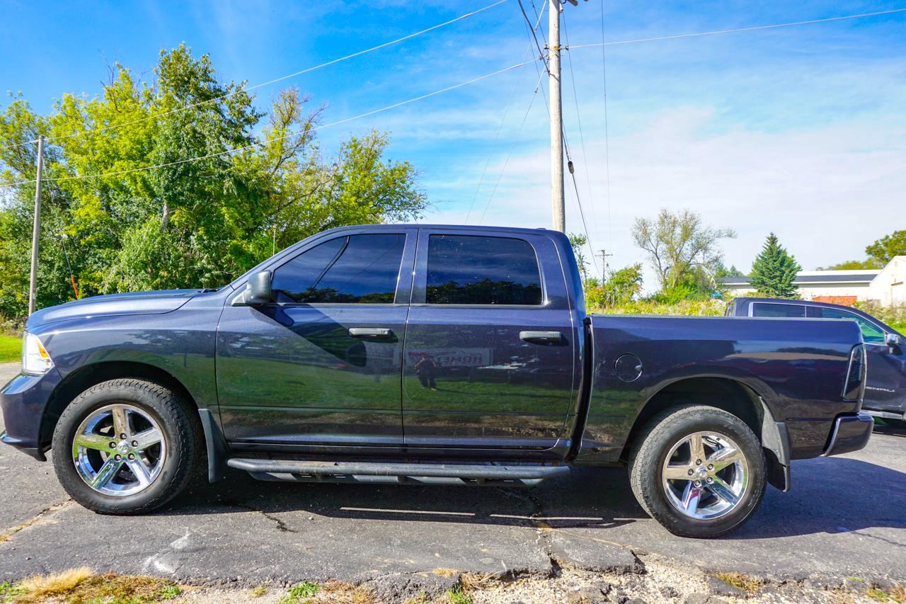 RAM 1500 Express 4x4 Crew Cab 5'7" Box 2017