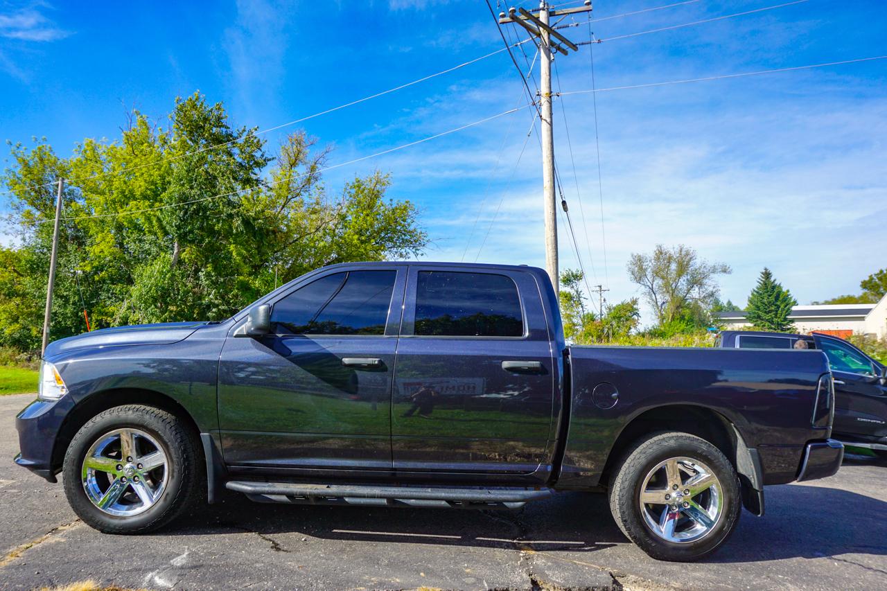 RAM 1500 Express 4x4 Crew Cab 5'7" Box 2017