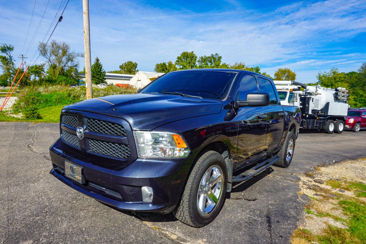 RAM 1500 Express 4x4 Crew Cab 5'7" Box 2017