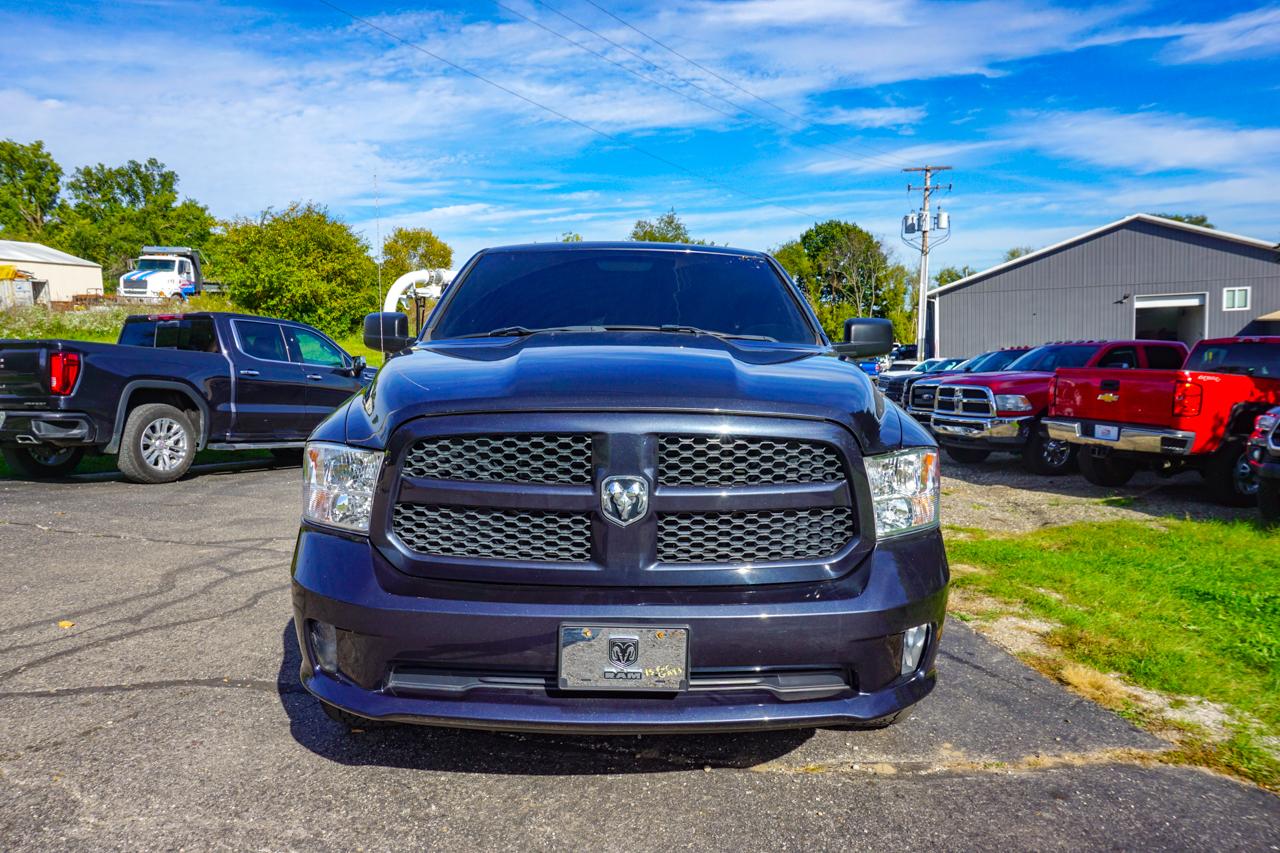 RAM 1500 Express 4x4 Crew Cab 5'7" Box 2017