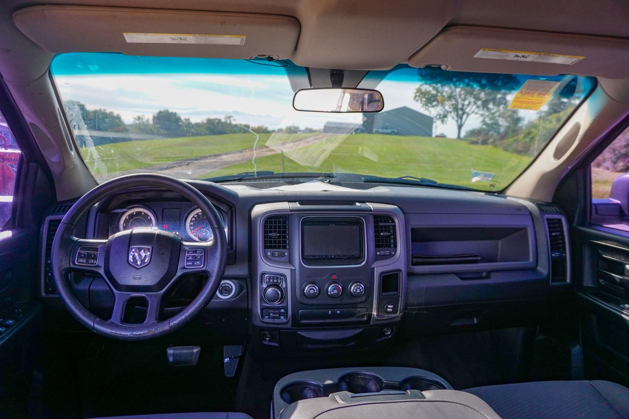RAM 1500 Express 4x4 Crew Cab 5'7" Box 2017