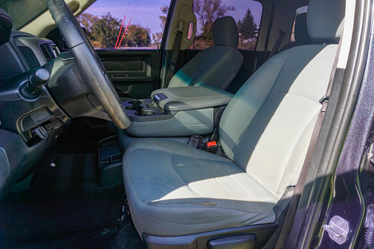 RAM 1500 Express 4x4 Crew Cab 5'7" Box 2017