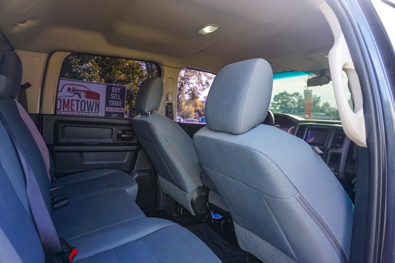 RAM 1500 Express 4x4 Crew Cab 5'7" Box 2017