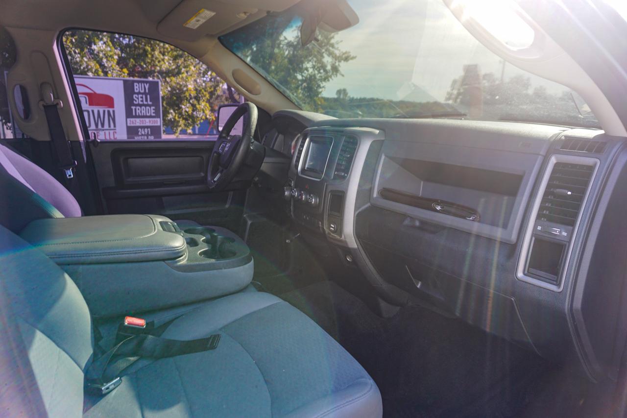 RAM 1500 Express 4x4 Crew Cab 5'7" Box 2017