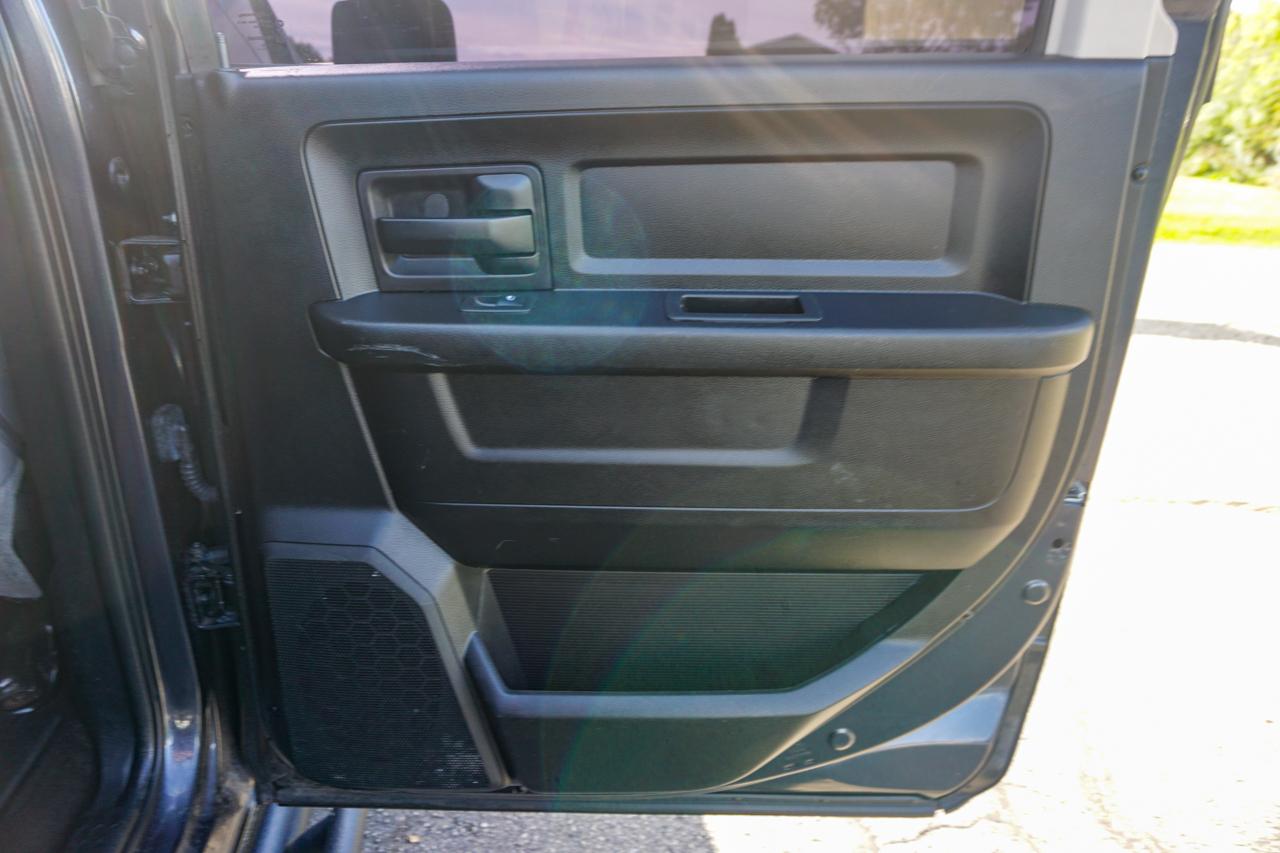 RAM 1500 Express 4x4 Crew Cab 5'7" Box 2017