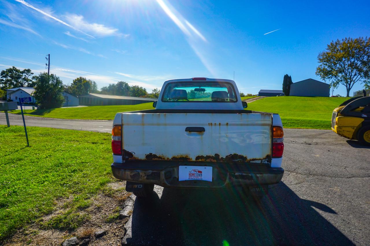 Toyota Tacoma Reg Cab Manual 4WD (Natl) 2004