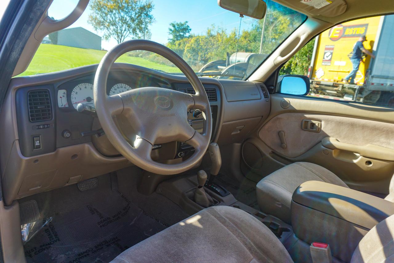 Toyota Tacoma Reg Cab Manual 4WD (Natl) 2004