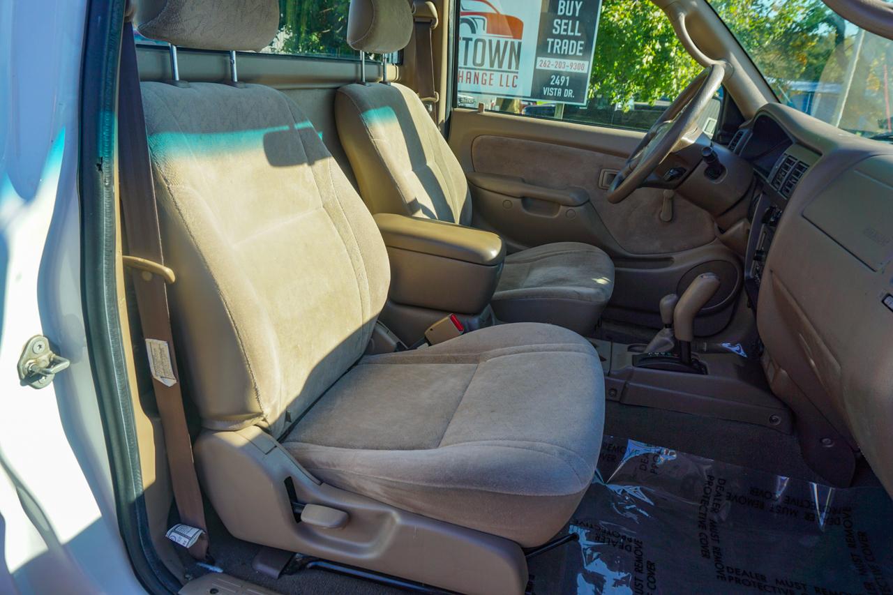 Toyota Tacoma Reg Cab Manual 4WD (Natl) 2004